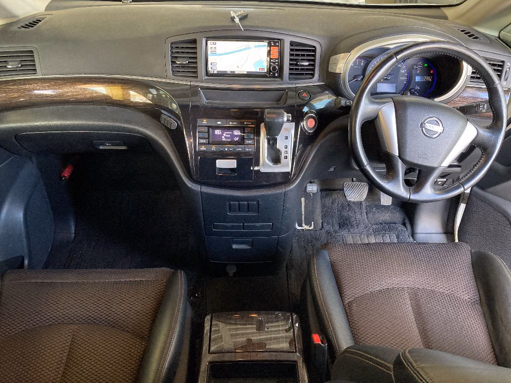 NISSAN ELGRAND