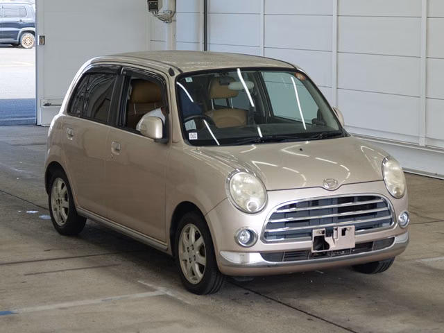 Daihatsu Mira Gino