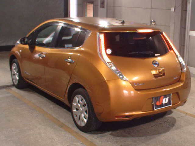NISSAN LEAF