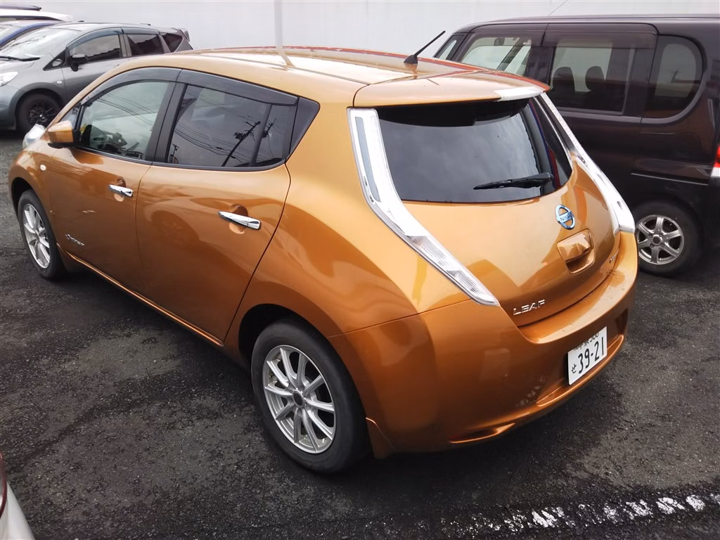 NISSAN LEAF