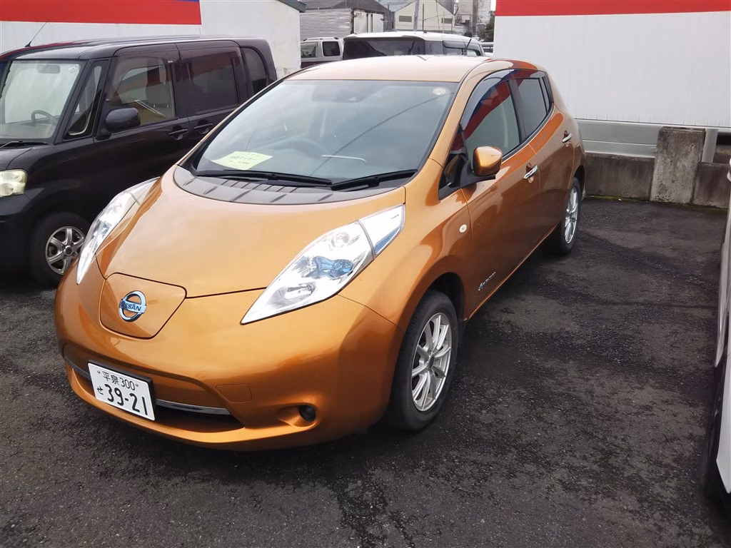 NISSAN LEAF