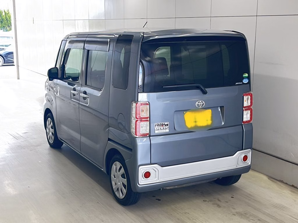 TOYOTA PIXIS MEGA