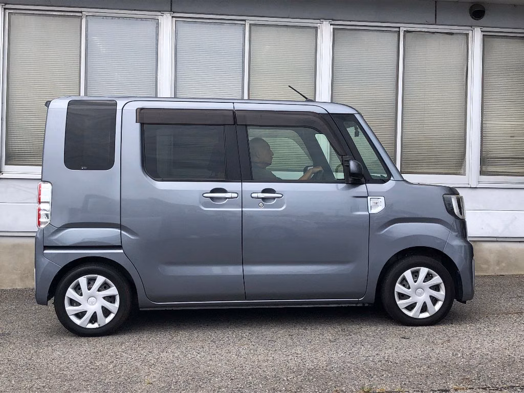 TOYOTA PIXIS MEGA