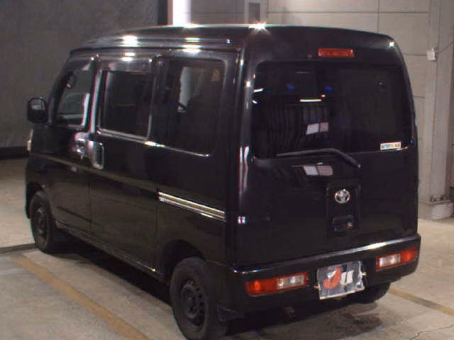 TOYOTA PIXIS VAN