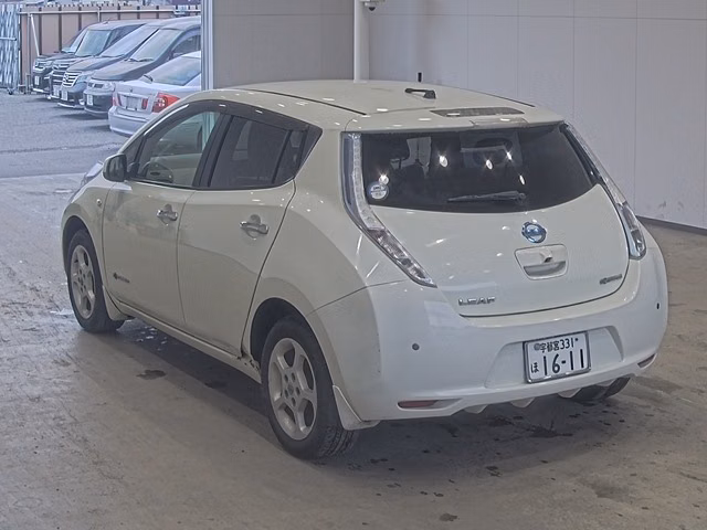 NISSAN LEAF