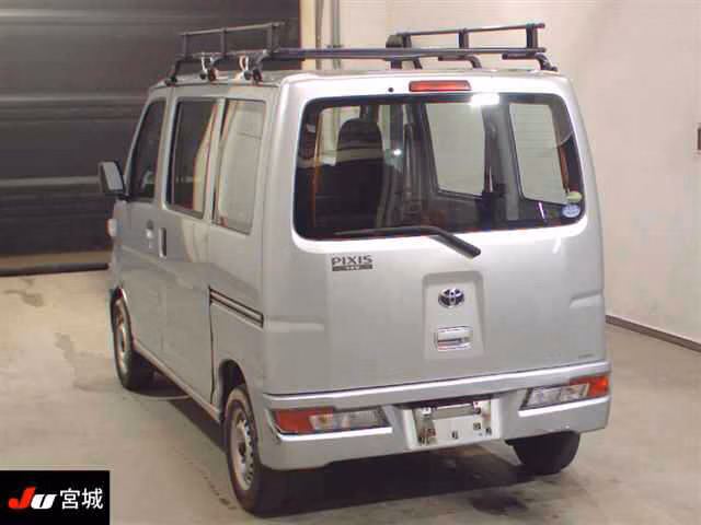 TOYOTA PIXIS VAN