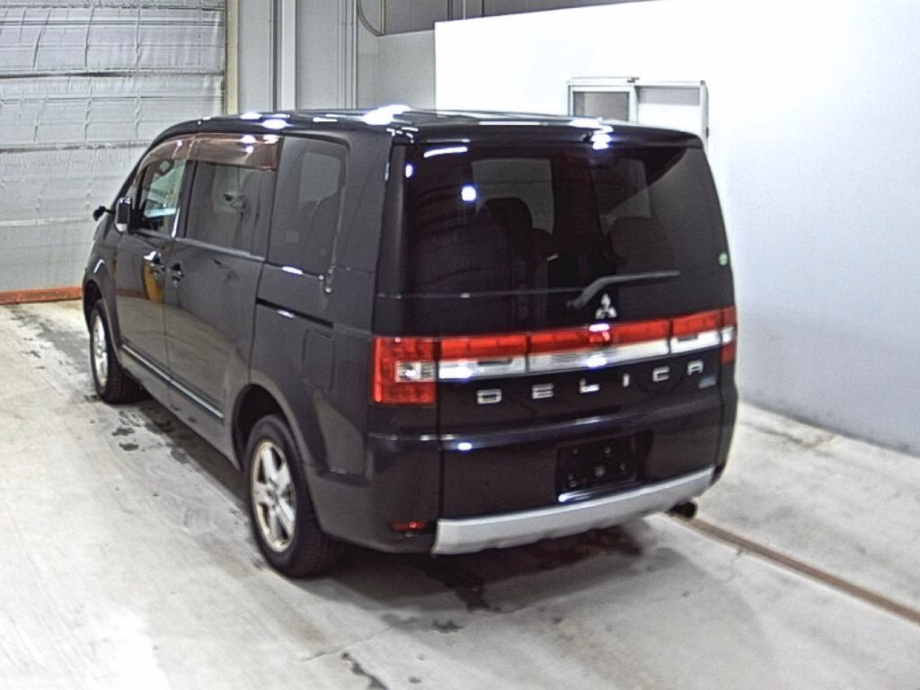 Mitsubishi Delica D:5