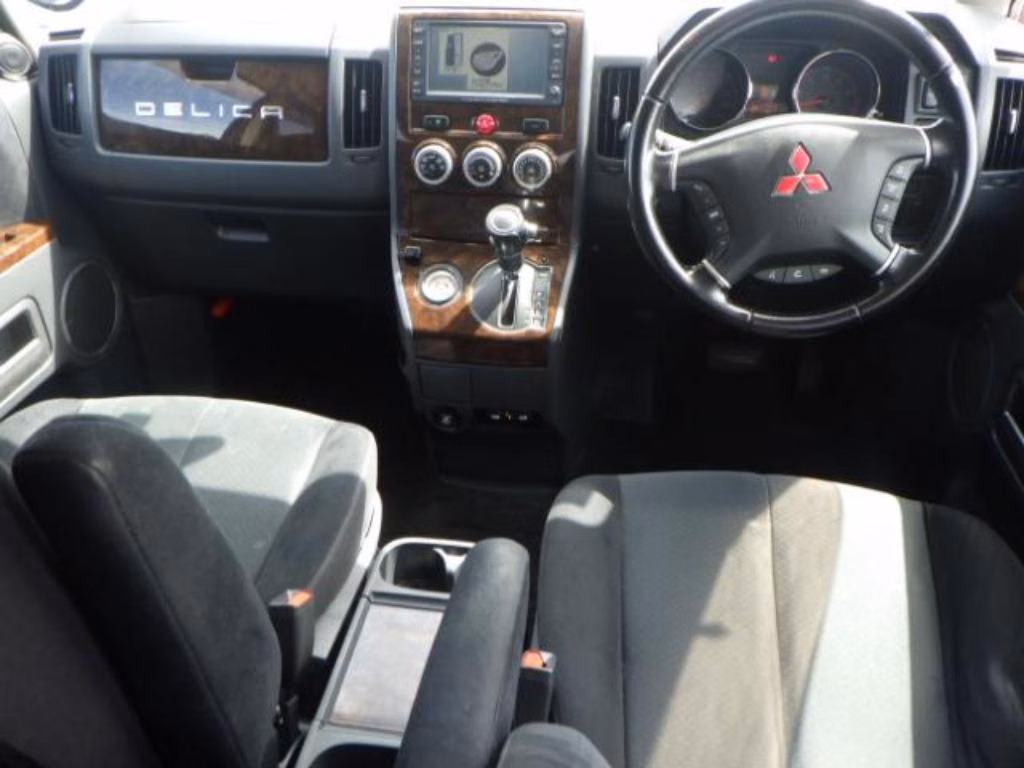 Mitsubishi Delica D:5