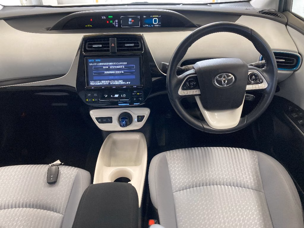 TOYOTA PRIUS