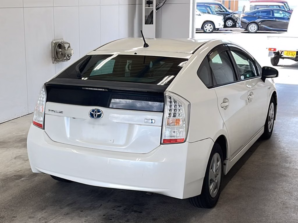 TOYOTA PRIUS