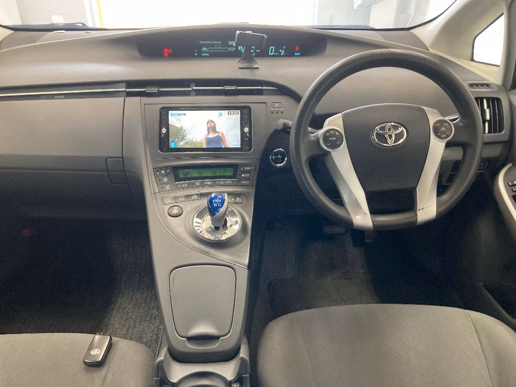 TOYOTA PRIUS