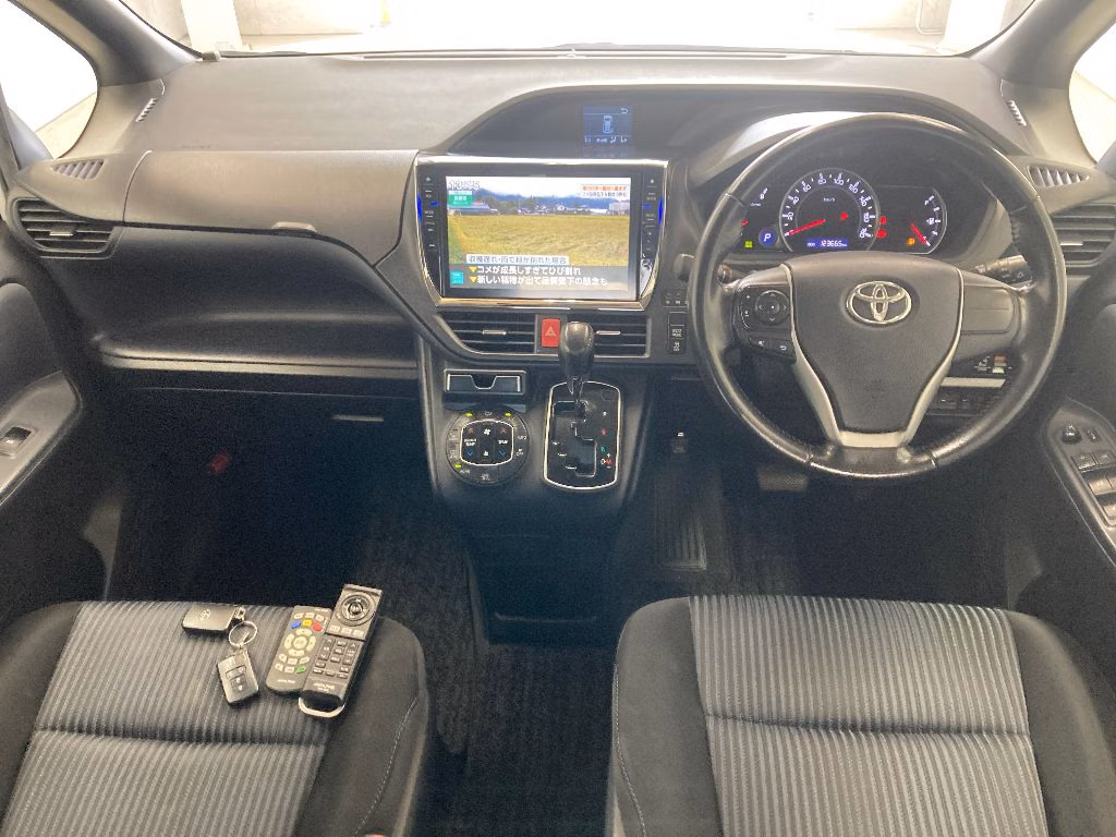 TOYOTA VOXY