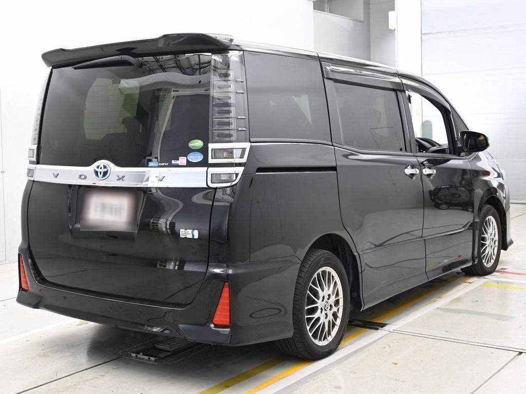 TOYOTA VOXY