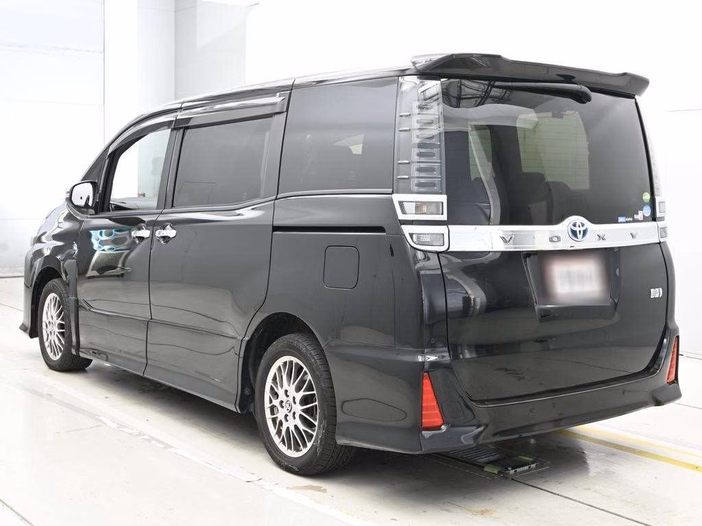 TOYOTA VOXY