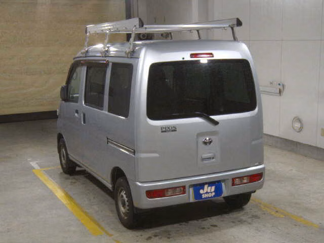 TOYOTA PIXIS VAN
