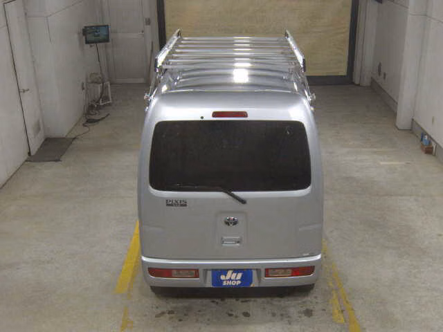 TOYOTA PIXIS VAN