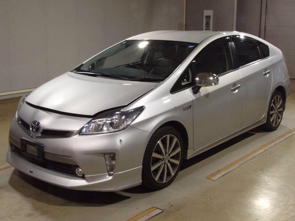 Toyota Prius PHV