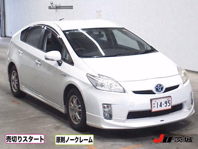 TOYOTA PRIUS