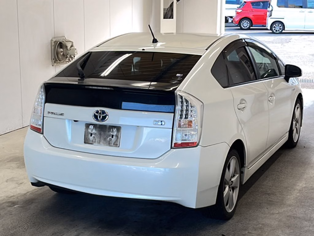 TOYOTA PRIUS