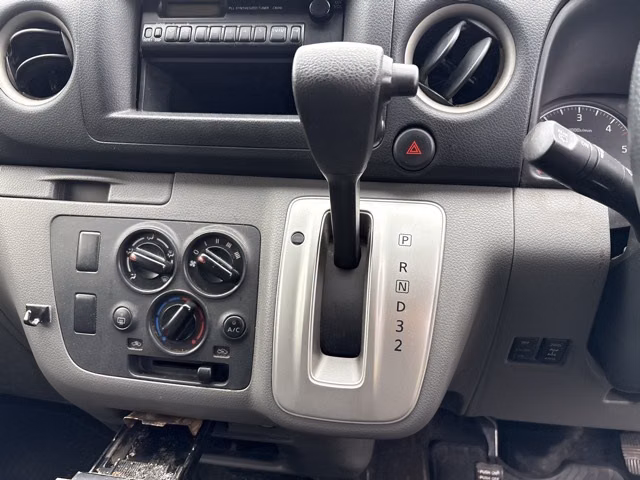 NISSAN NV350 CARAVAN