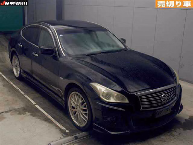 NISSAN FUGA