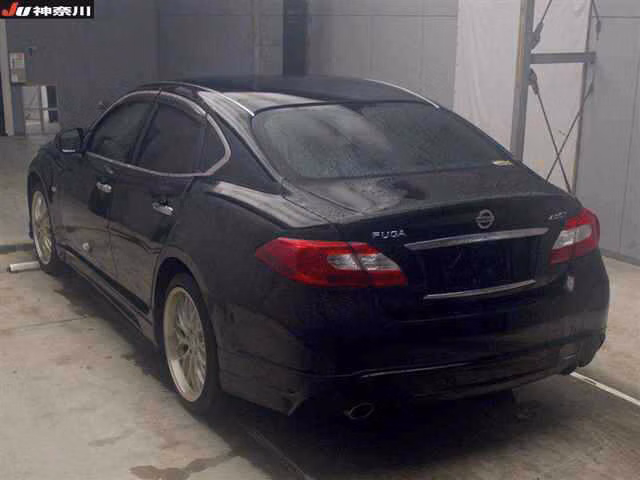 NISSAN FUGA