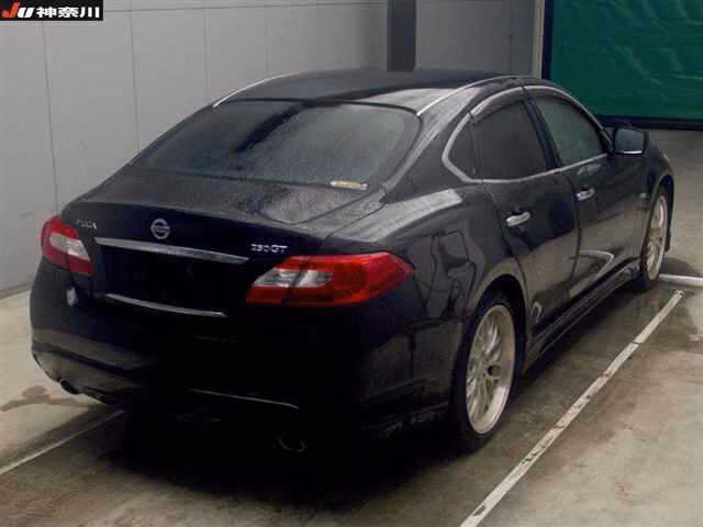 NISSAN FUGA