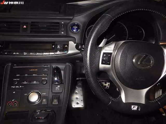 Lexus CT200h