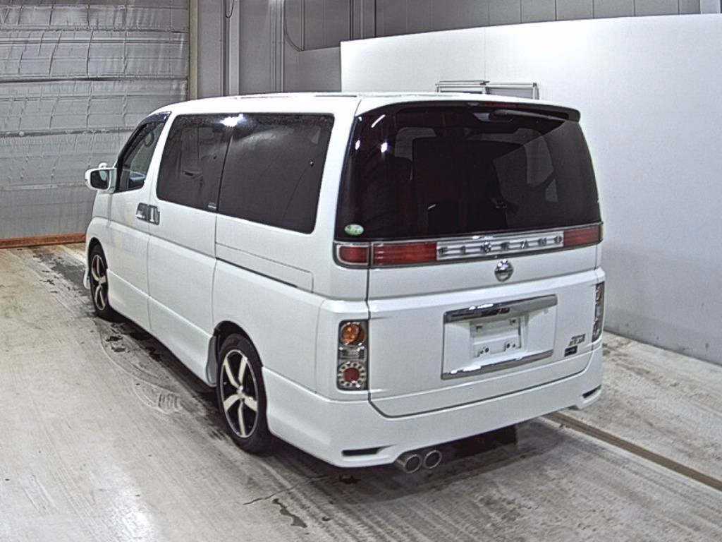 NISSAN ELGRAND