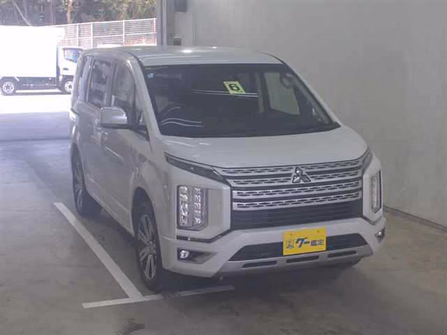 Mitsubishi Delica D:5