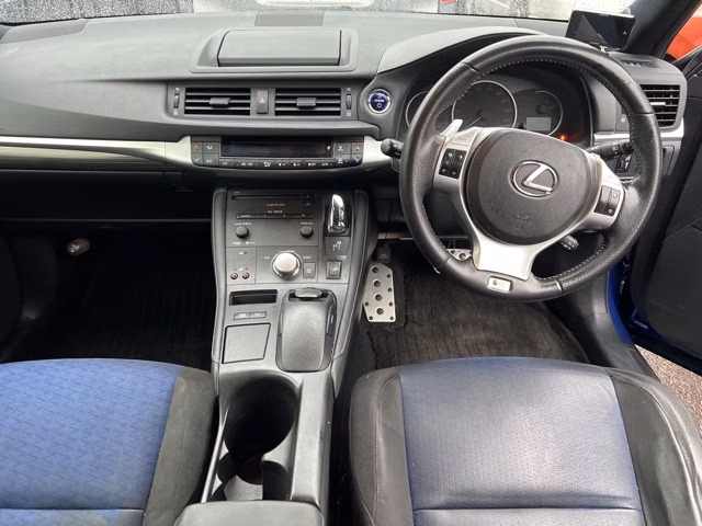 Lexus CT200h