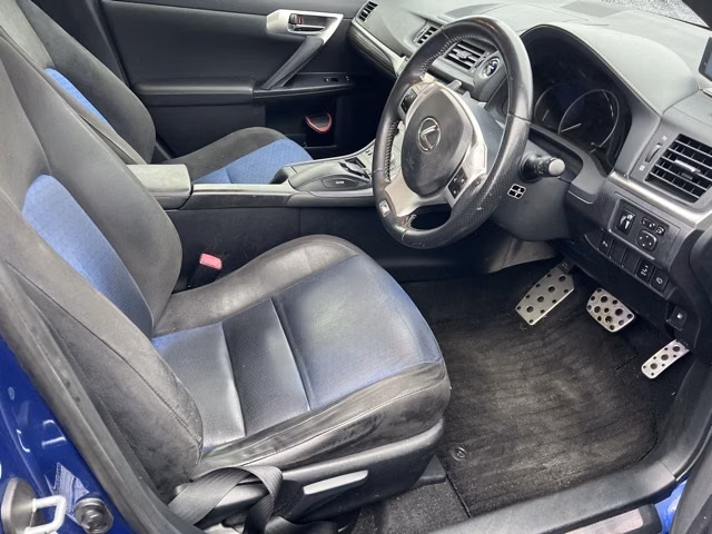 Lexus CT200h