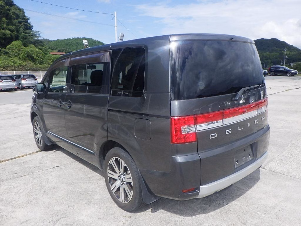 Mitsubishi Delica D:5