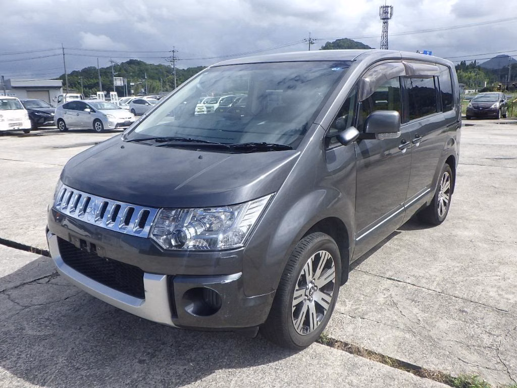 Mitsubishi Delica D:5