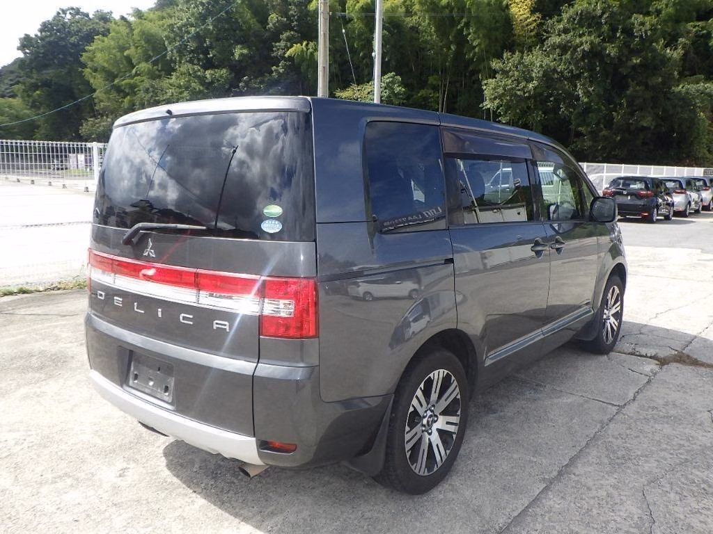 Mitsubishi Delica D:5