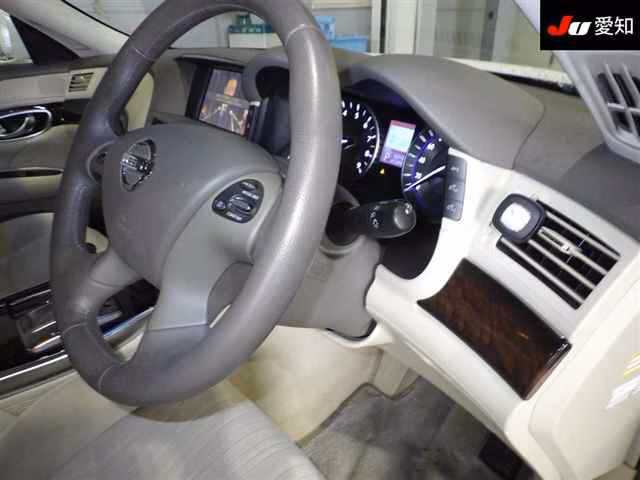 NISSAN FUGA