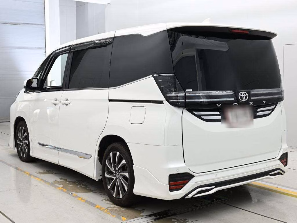 TOYOTA VOXY
