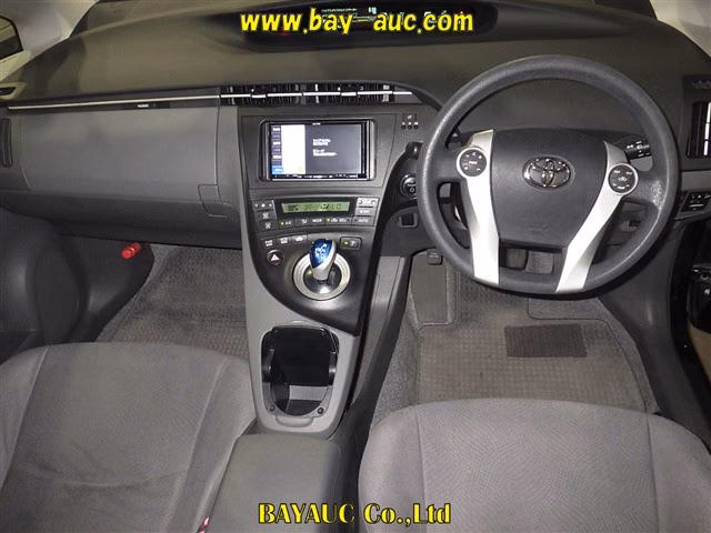 TOYOTA PRIUS