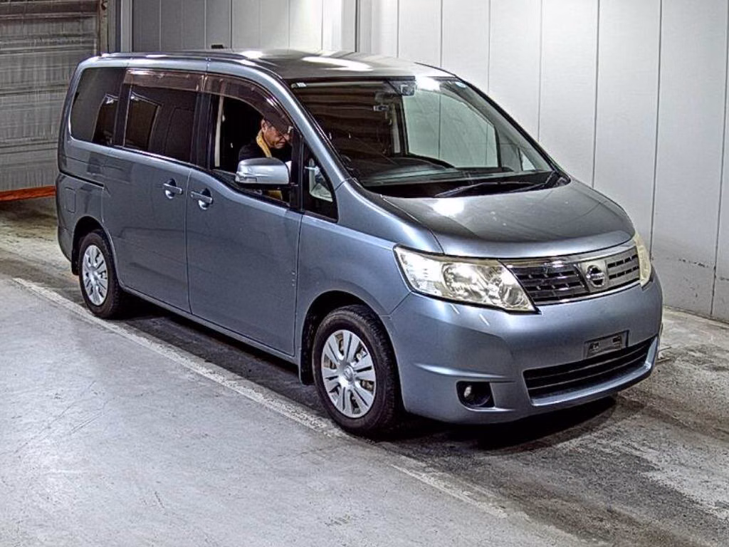 NISSAN SERENA
