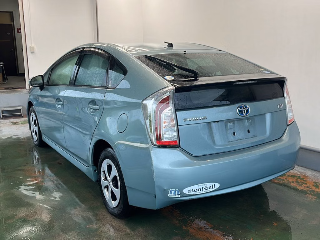 TOYOTA PRIUS