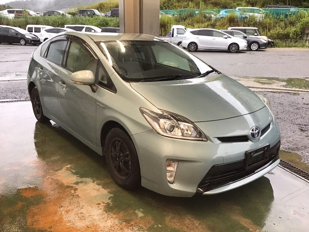 TOYOTA PRIUS