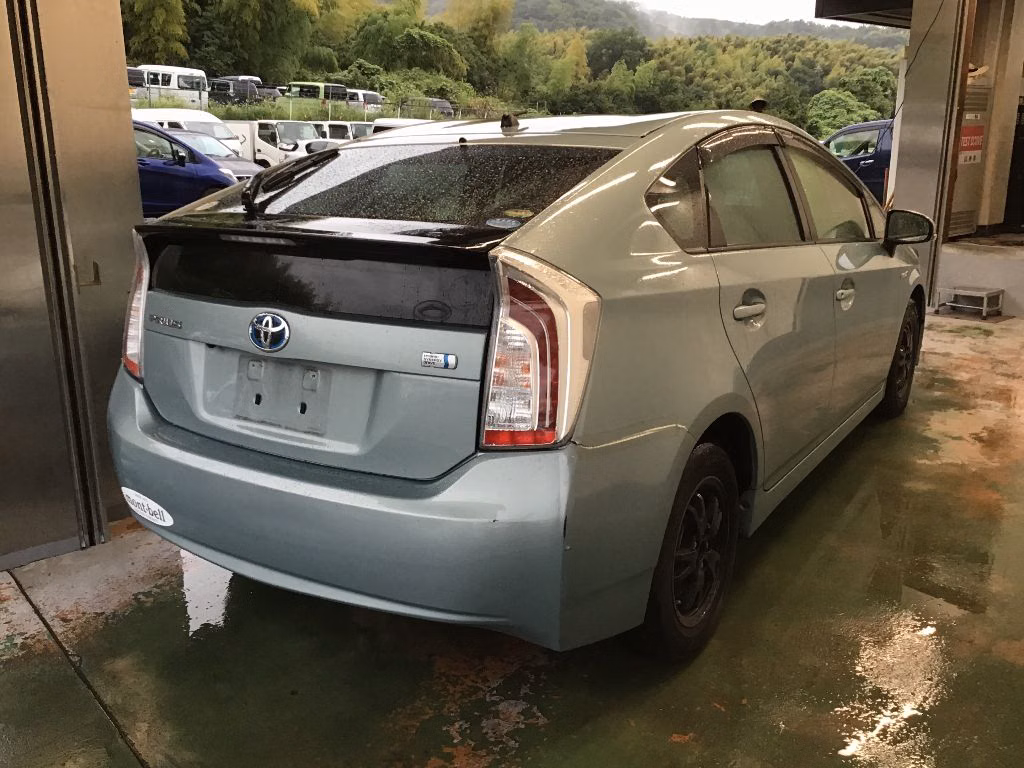 TOYOTA PRIUS