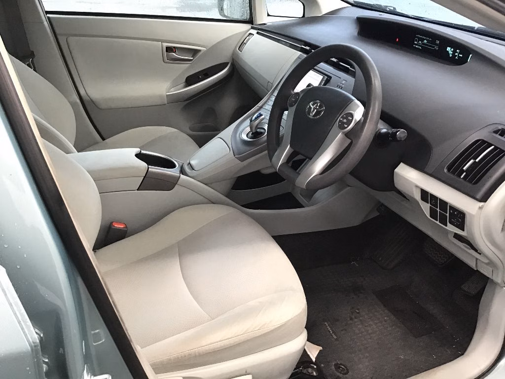 TOYOTA PRIUS