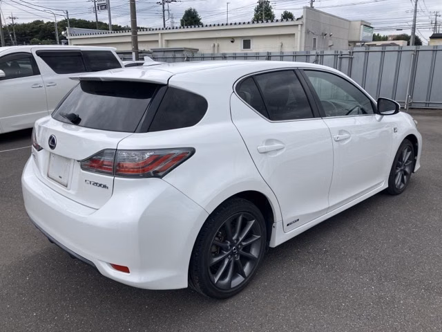 Lexus CT200h