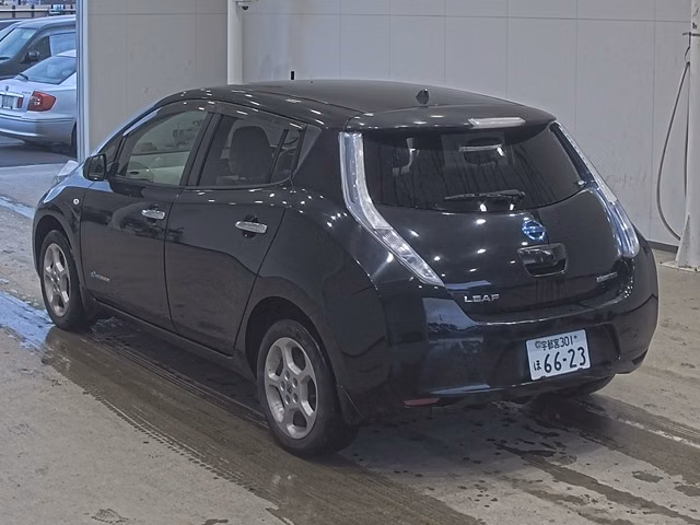 NISSAN LEAF