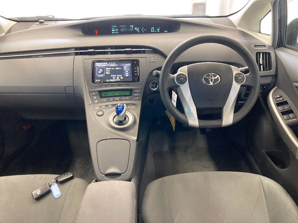TOYOTA PRIUS