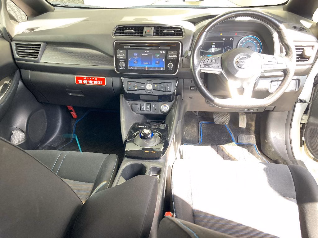 NISSAN LEAF