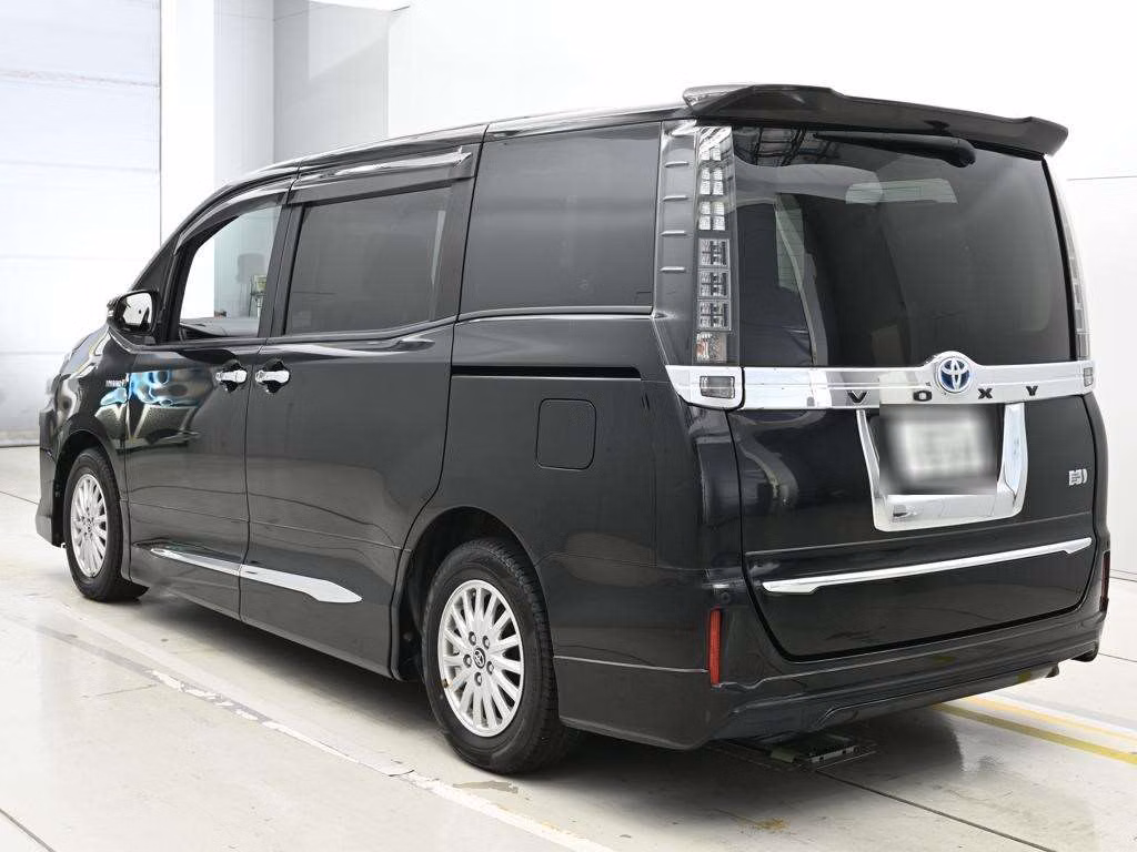 TOYOTA VOXY