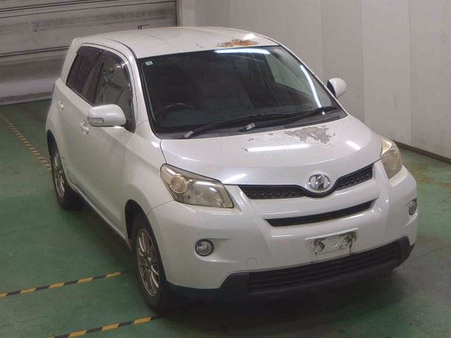 TOYOTA IST