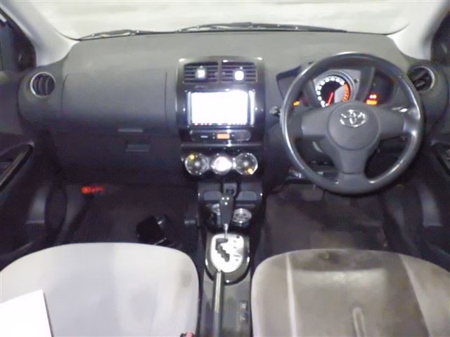 TOYOTA IST